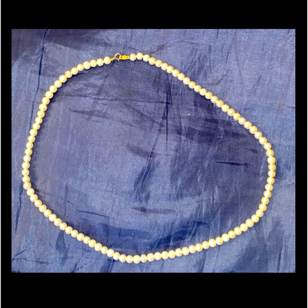 Vintage Hand Knotted Fresh Water Pearl Necklace with 14K Gold Clasp